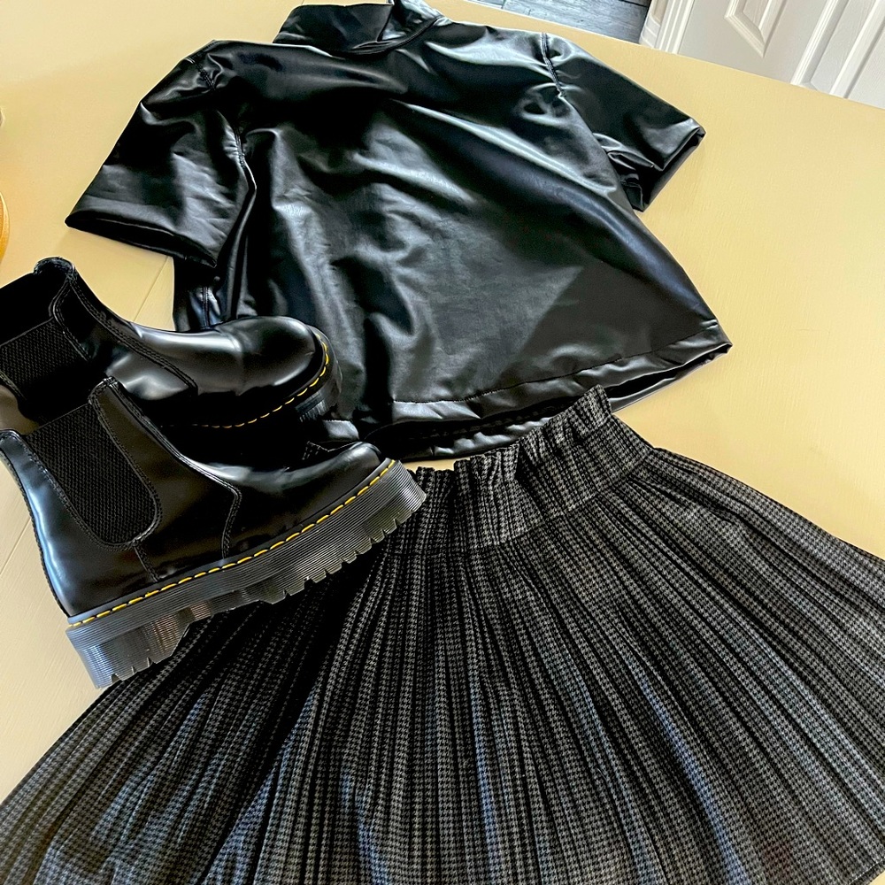 Faux leather top size M